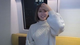 約操牛仔外套性感妹子，肉絲高跟鞋掰開粉穴猛操…